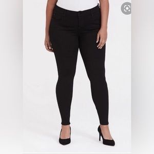 Black Skinny Bombshell Jeans Torrid,  Size 16